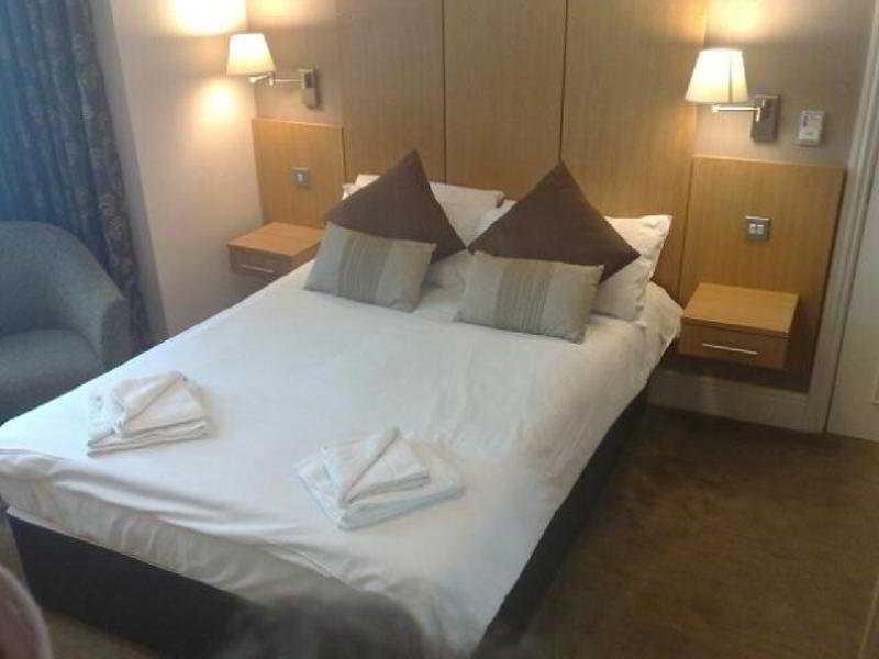 Buckingham Hotel High Wycombe Room photo